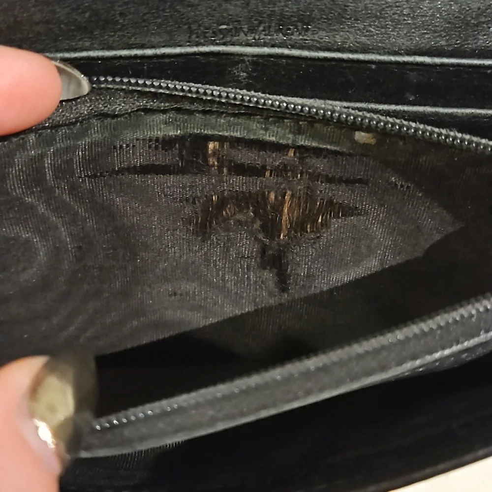 YSL Logo Patent Leather Bifold Snap Wallet w/Dustbag - Picture 11 of 14